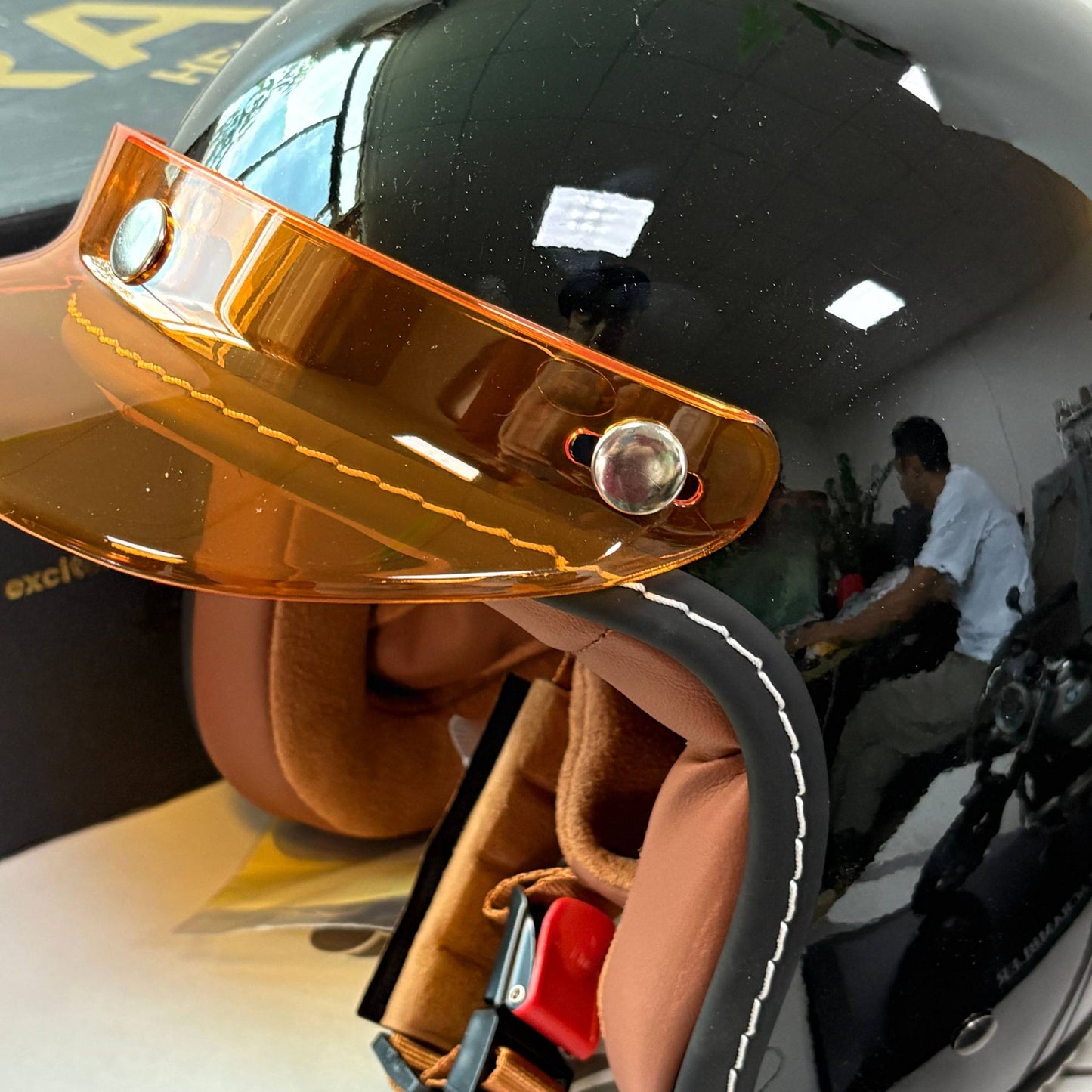 Retro Small Dock Helmet Electric Vehicle Cap Ladies Motorcycle Three-Quarter Helmet Vintage Headgear for Women