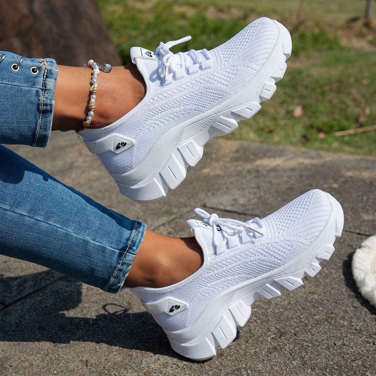 Women's 2025 Spring Knitted Shoes Lightweight Breathable Mom Shoes Plus Size Comfort Non-Slip Casual Flat Sole Slip-On