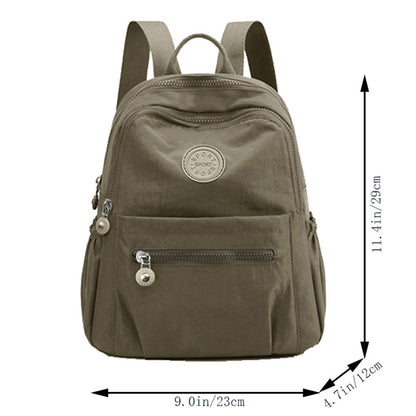 Mochilas neutras femininas e masculinas são adequadas para o uso diário e passeios escolares. Mochilas de ombro duplo.