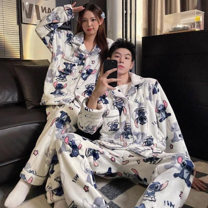 Conjunto de Pijama de Pelúcia para Casal 2 Peças Lindo Disney Stitch Anime Homem Mulher Roupa de Casa Calça de Manga Comprida Inverno Desenho Animado Roupa de Dormir Grossa