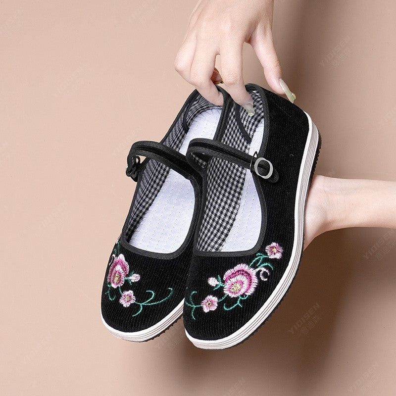 Women's Traditional Chinese Embroidered Cloth Shoes Vintage Handmade Floral Pattern Non-Slip Sole Comfortable Casual Flats Class