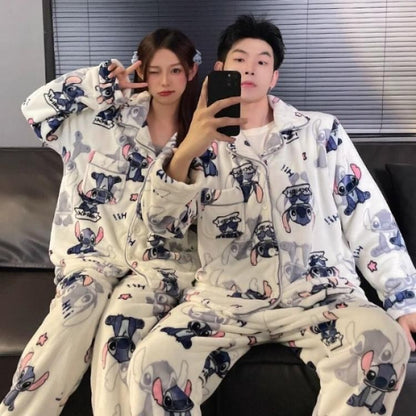 Conjunto de Pijama de Pelúcia para Casal 2 Peças Lindo Disney Stitch Anime Homem Mulher Roupa de Casa Calça de Manga Comprida Inverno Desenho Animado Roupa de Dormir Grossa