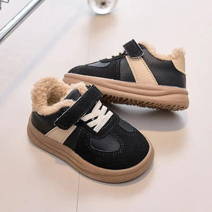 Boys Girls Winter Warm Shoes for Kids Sports Sneakers Fleece-Lined Soft Rubber Sole Anti Slip Retro Frosted Leather Casual Shoes