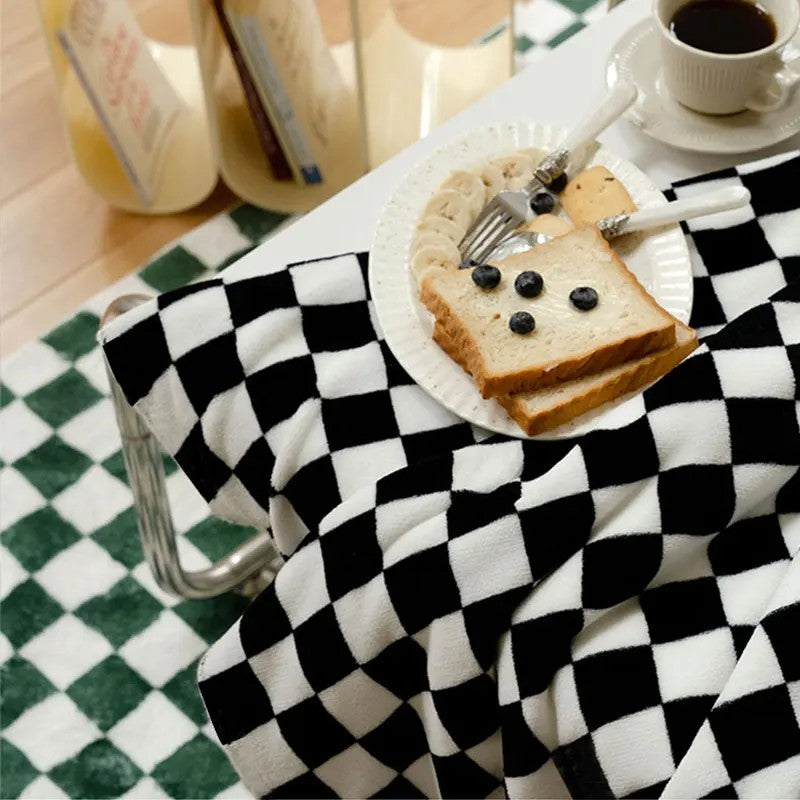 Flannel Blanket for Bedroom Soft Air Conditioning Blanket Checkerboard Elements Sofa Blanket Portable Nap Shawl Towel