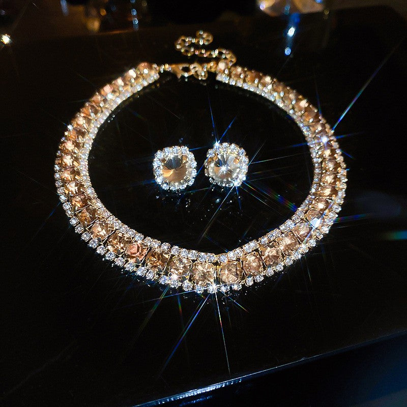 Conjunto de Joias Femininas Modernas com Colar e Brincos Decorados com Strass, Acessórios da Moda para Festas e Decoração de Roupas do Dia a Dia