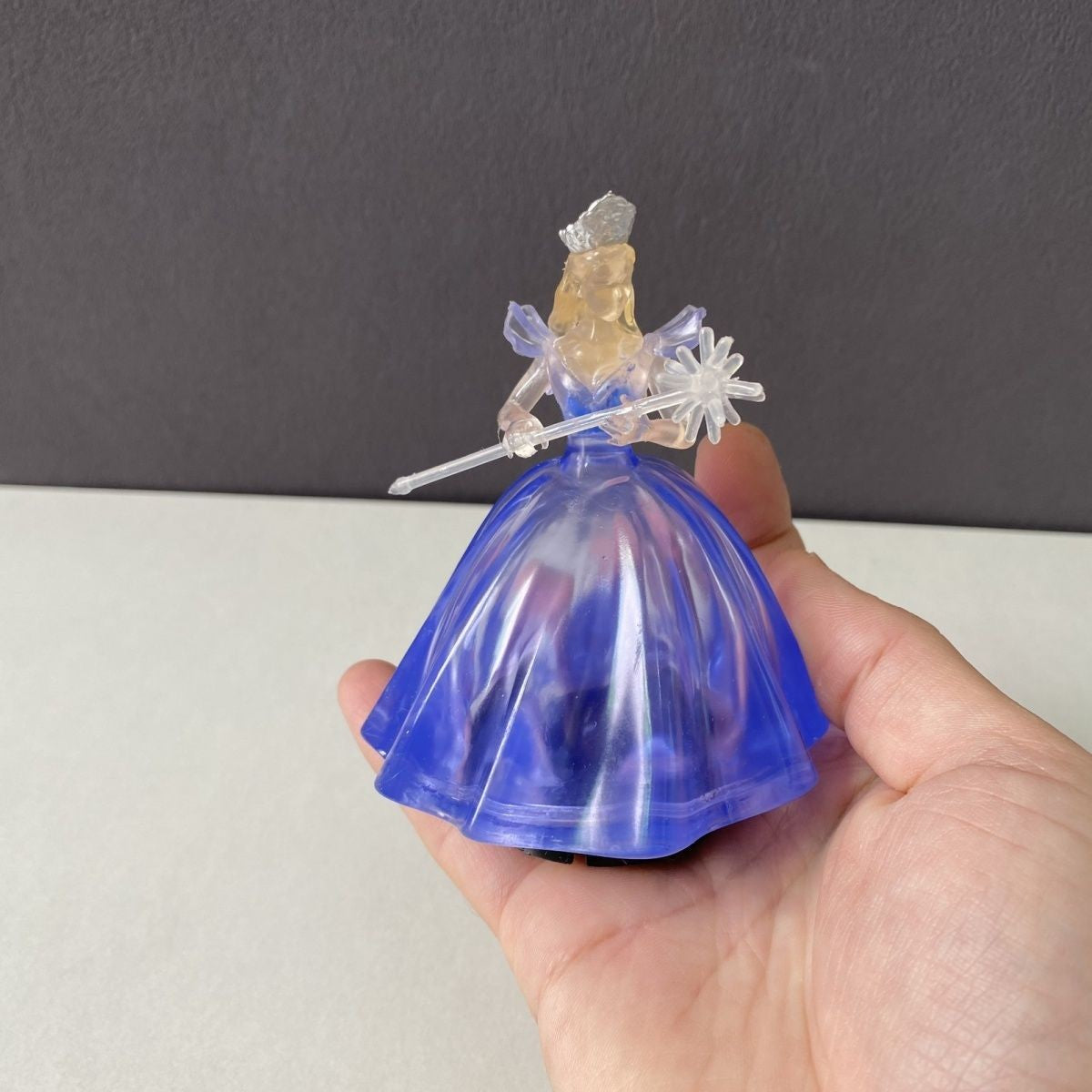Mercadoria genuína avulsa sem caixa de Wicked The Musical Glinda Kind Princess Brinquedo Enfeite Modelo Boneco Presentes