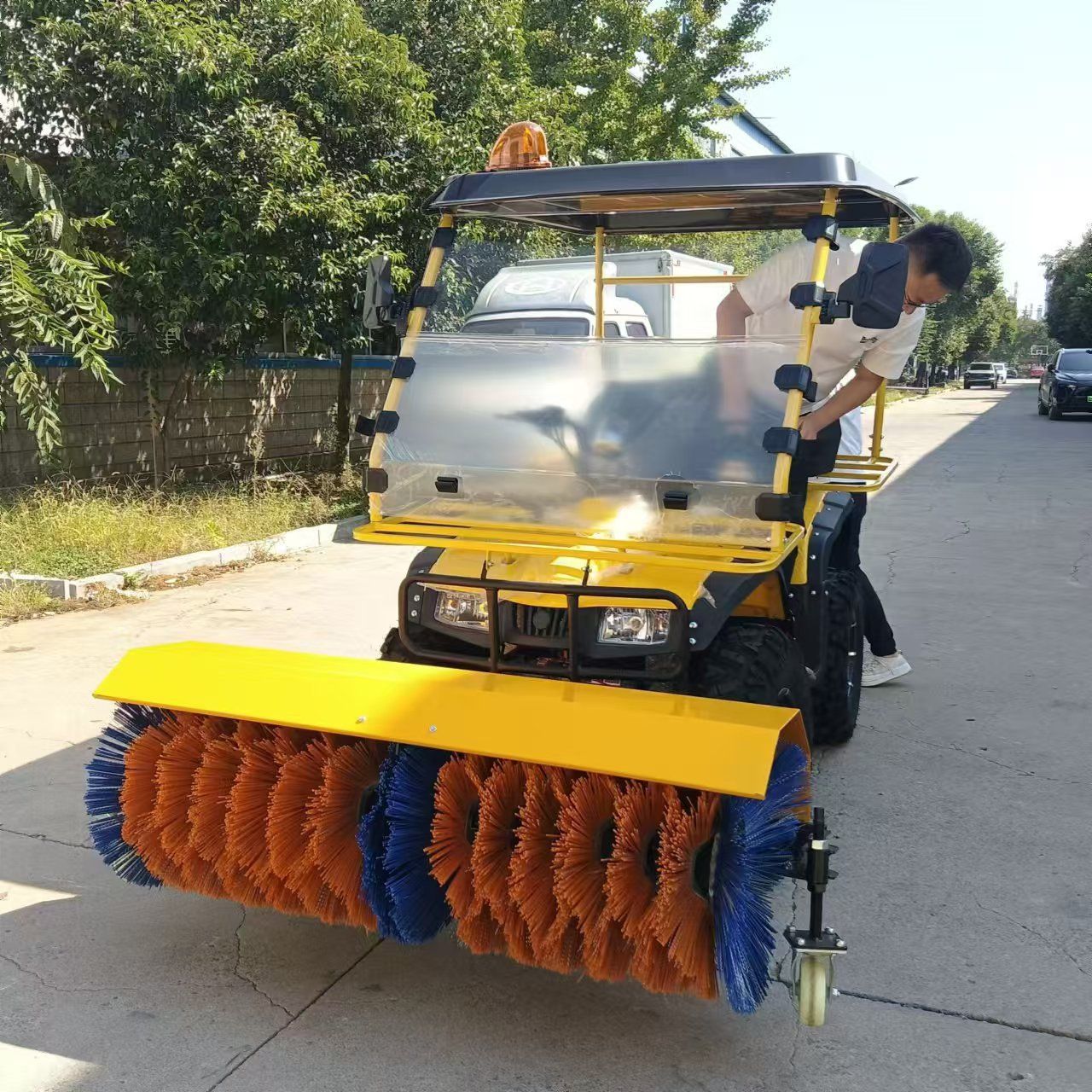 Limpa-neve personalizado, autopropelido com escova rotativa, vendas diretas da fábrica para remoção de neve em estradas