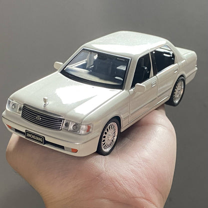 1:32 Toyota Crown Royal Clássico Veículo Liga Fundida Carro de Brinquedo Infantil Modelo Miniatura Coleção Hobbies de Férias