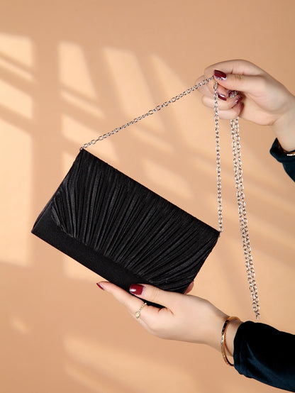 Classic fashion girl party girl chain clutch, light luxury romantic simple mini handbag and chain shoulder crossbody bag.