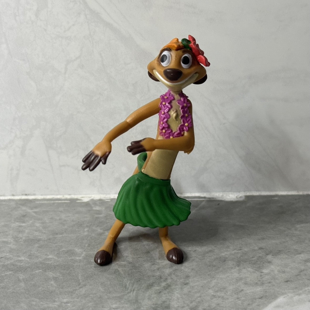 Disney Anime O Rei Leão Dançando Timão Boneco de Ação Colecionável 7CM PVC Estátua Topo de Bolo Presente de Aniversário para Crianças