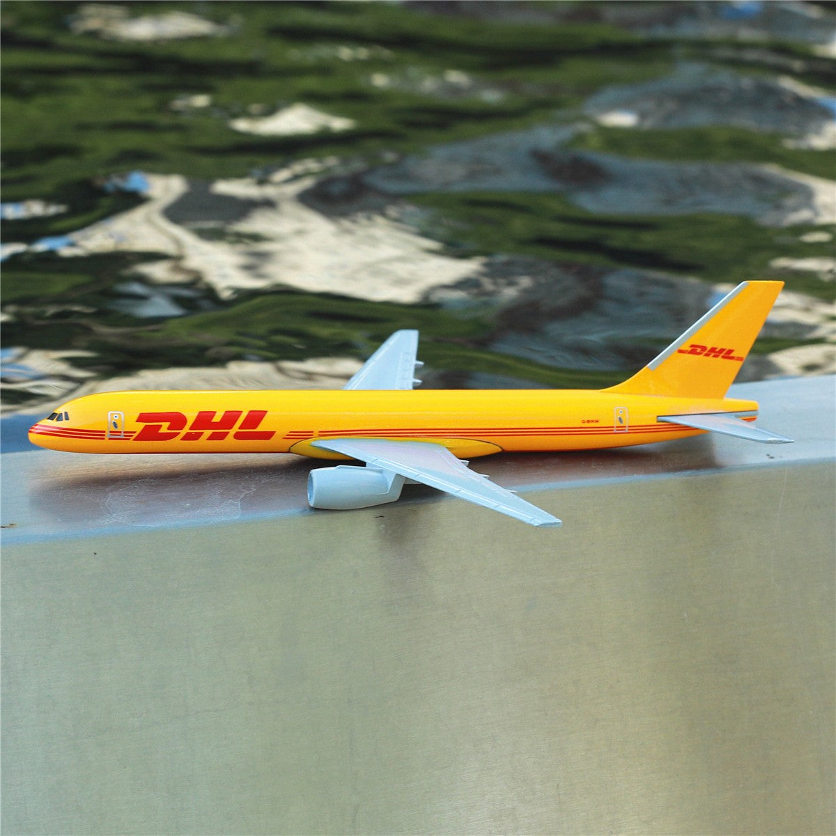Escala 1:400 Réplica de Aeronave de Metal DHL Boeing 757 Avião Modelo Fundido Avião Miniatura para Casa Escritório Brinquedos para Crianças
