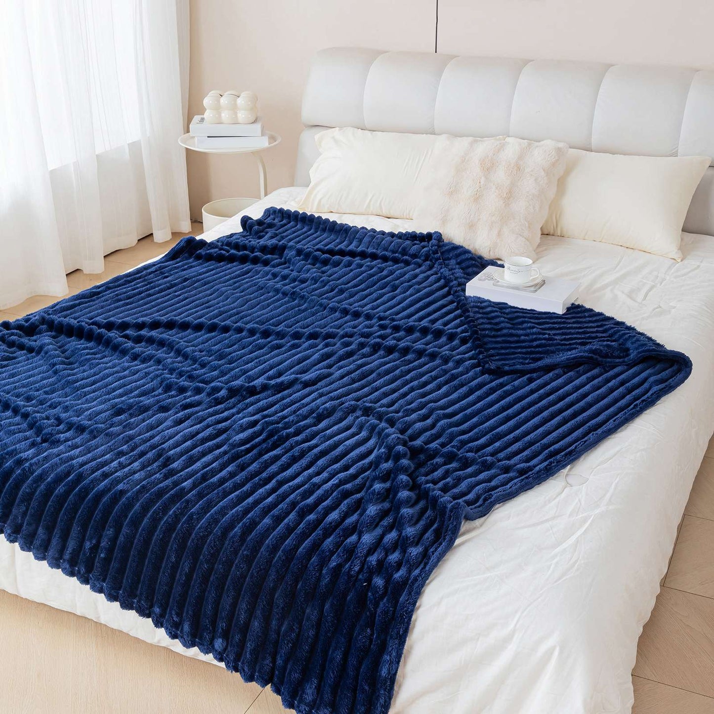 1pc soft and skin friendly warm blanket, suitable for bedrooms, sofa covers, camping and travel, multifunctional blanket