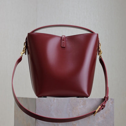 New Handbag Luxury Designer Bucket Bag Women's Large-Capacity High-Quality One-Shoulder Tote bag Fashion Commuter Messenger Ba