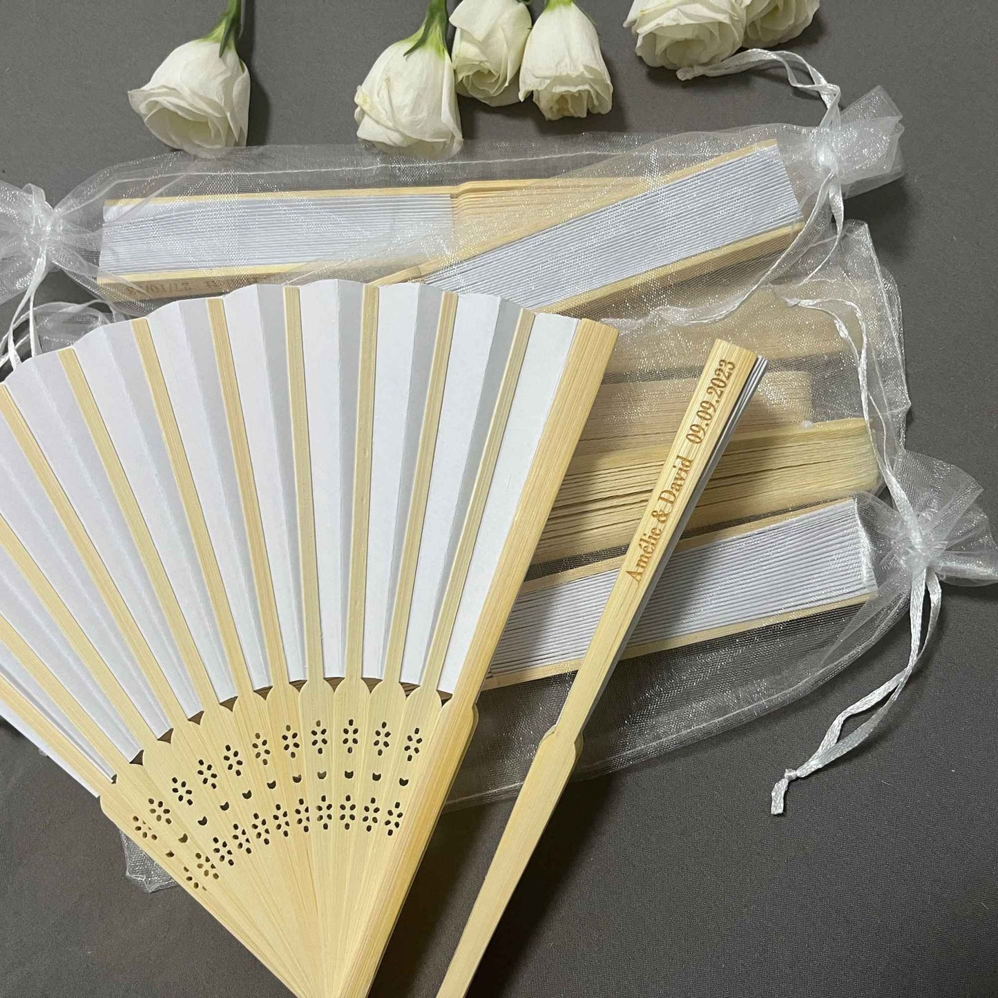 20/50/80 Personalized Engraved White Folding Elegant Paper Fan with Gift bag with organza & Portable Party Wedding Supplies Fan