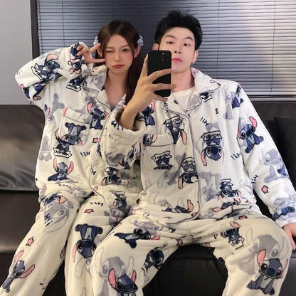Conjunto de Pijama de Pelúcia para Casal 2 Peças Lindo Disney Stitch Anime Homem Mulher Roupa de Casa Calça de Manga Comprida Inverno Desenho Animado Roupa de Dormir Grossa