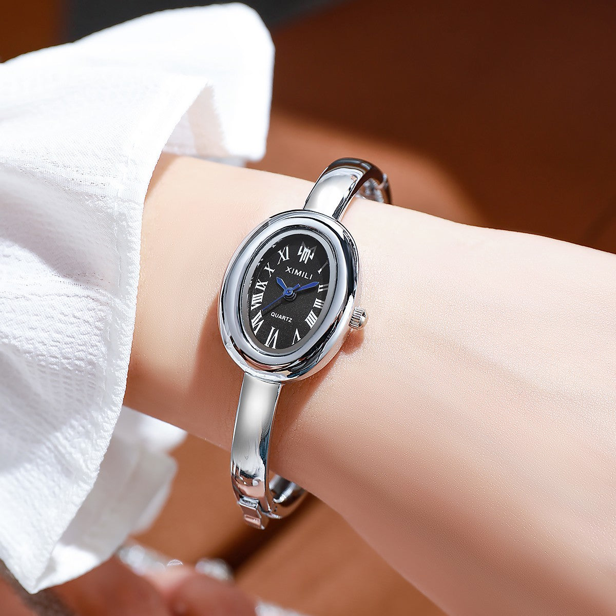 Niche Design Oval Bangle-style Quartz Women's Watch, Roman Dial, Exquisite Retro Light Luxury Versatile Ladies' Watch