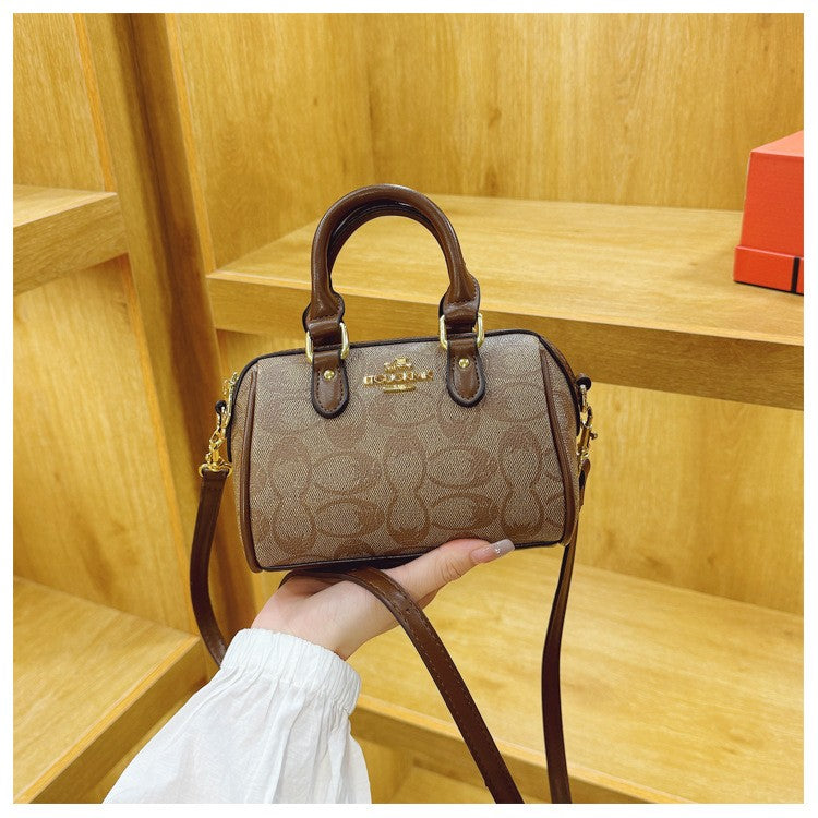 Classic Retro Boston New Small Bag Casual and Versatile Temperament Good Look Popular Hot Style Crossbody Bag