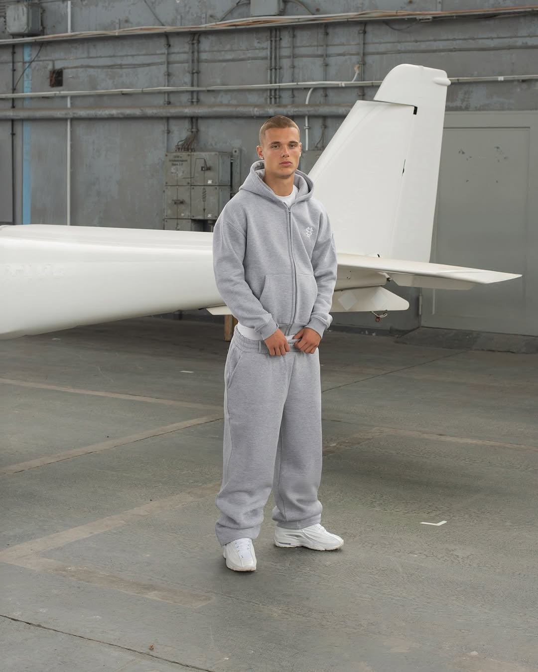 Men Monochrome Sporty Casual Suit Set Minimalist Versatile for Youth Comfortable Fabric Simple Stylish Everyday Wear Lightweight