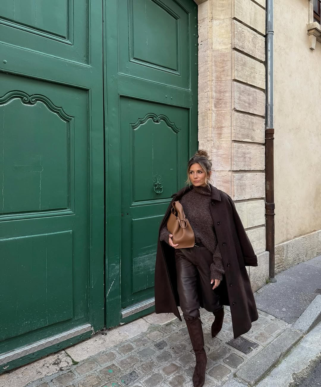 Brown Women Retro Woolen Warm Overcoat Solid Lapel Waist Cinching Single Breasted Loose Coat 2025 Lady Winter Street Warm Wear