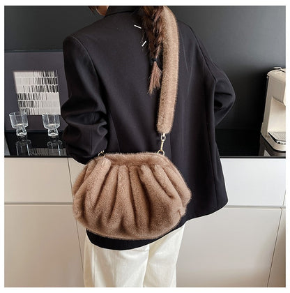 Elegant Wrinkled Cloud Clutch Bag Faux Fur Shell Shoulder Crossbody Bag Women Stylish Pillow Bag Guangzhou High Quality Bag
