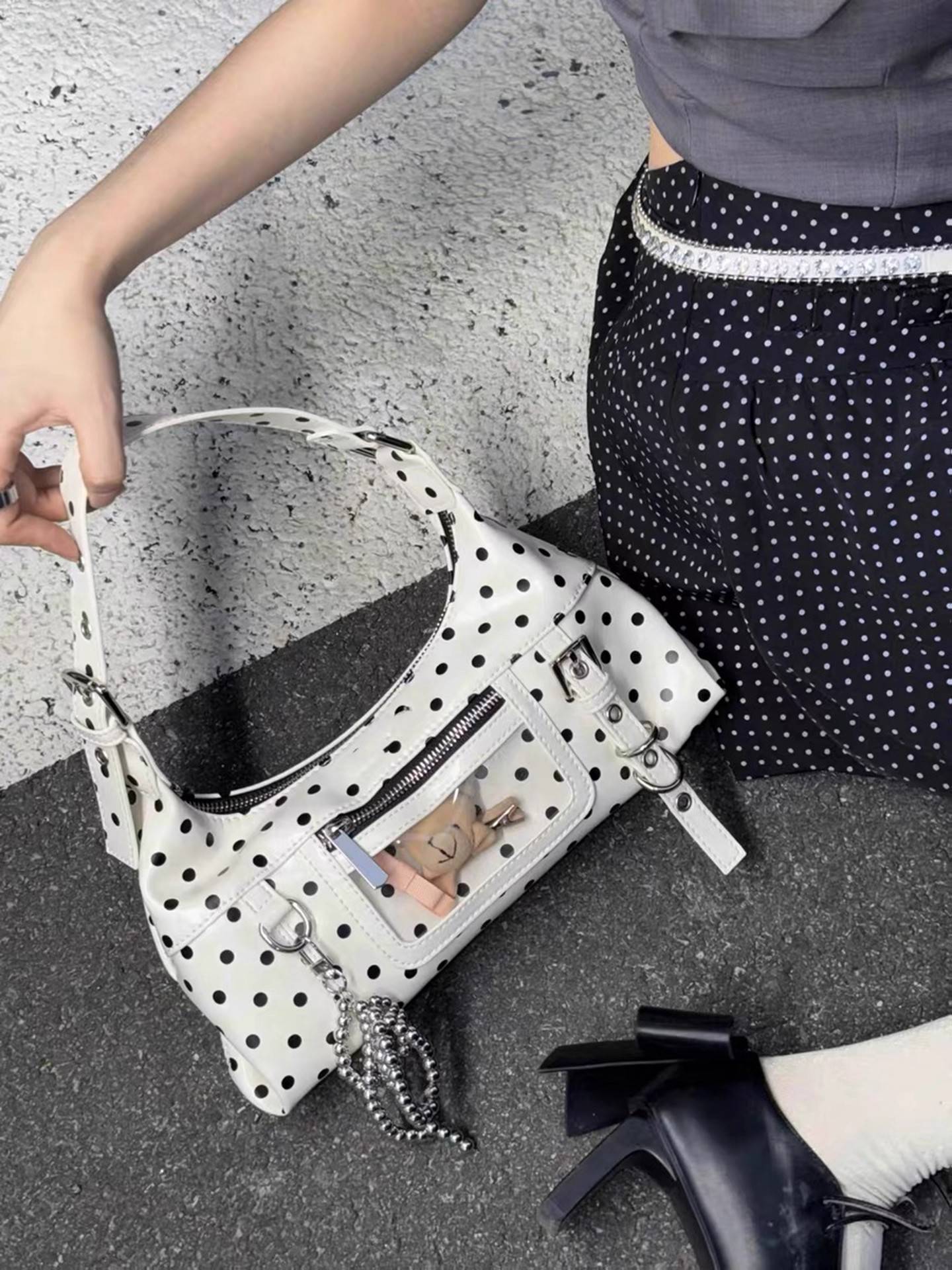 Retro oil wax leather crossbody bag, contrasting polka dot mini armpit bag, girls' shoulder bag