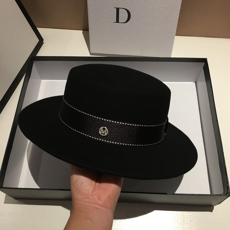 Chapéu Fedora de Lã com Aba Larga e Topo Chato nas Cores Neutras Preto e Branco para Uso Casual Unissex de Outono Inverno Masculino e Feminino