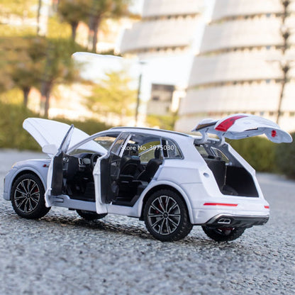 1:24 AUDI Q5 Modelos Carros de Liga Brinquedos com Luz e Som Carro em Miniatura 6 Portas Abertas Rodas Puxar para Trás Veículos para Presentes de Crianças e Adultos