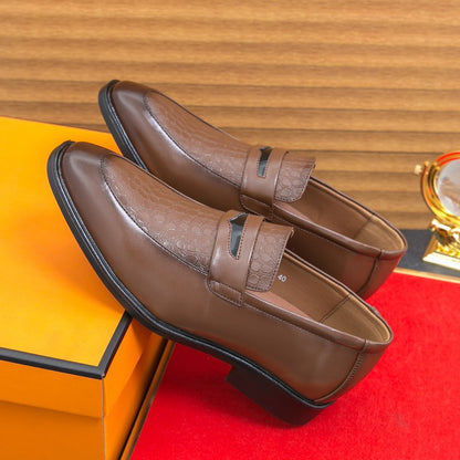 Fashion Brand Men's Retro Comfortable Carved Pointed Leather Shoes Autumn Men's New Breathable and Non Slip Outdoor Loafers