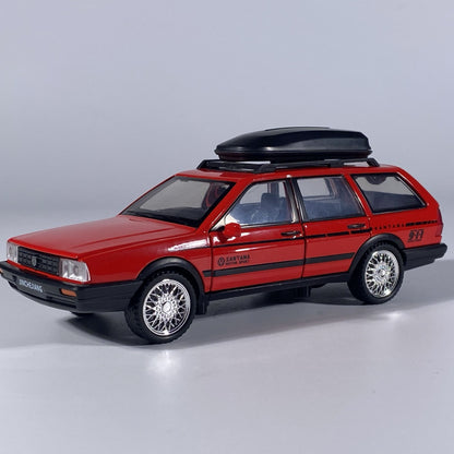 1:32 VolksWagenwerk Santana Wagon Liga de Metal Fundido Modelo de Carro Clássico Puxar Para Trás Brinquedo Infantil Carros Miniatura Enfeites Presentes