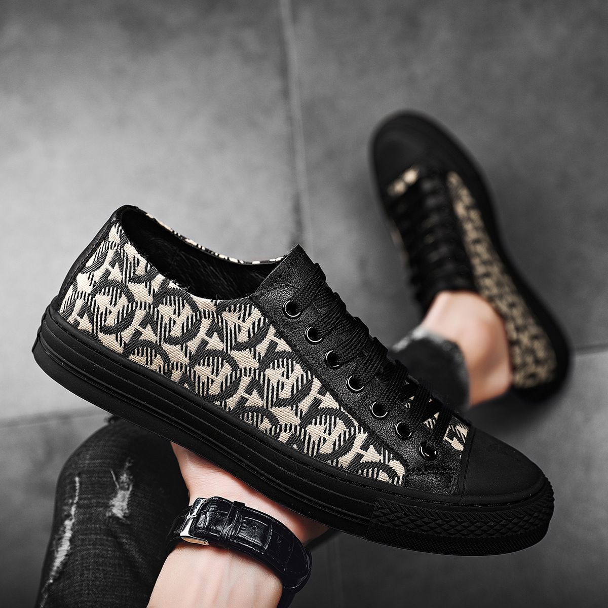 New Shoes for Men Genuine Leather Patchwork Casual Shoes Trend Flat Skateboard Shoes Youth Cool Lace-up Sneakers