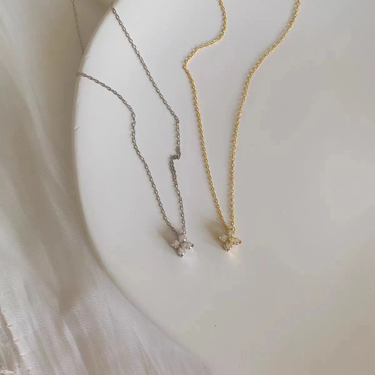 LGKGL Colar de Prata Esterlina 925 Banhado a Ouro 18K com Zircônias Brilhantes em Formato de Flor para Mulheres e Meninas Joias Exquisitas para Festas Presentes