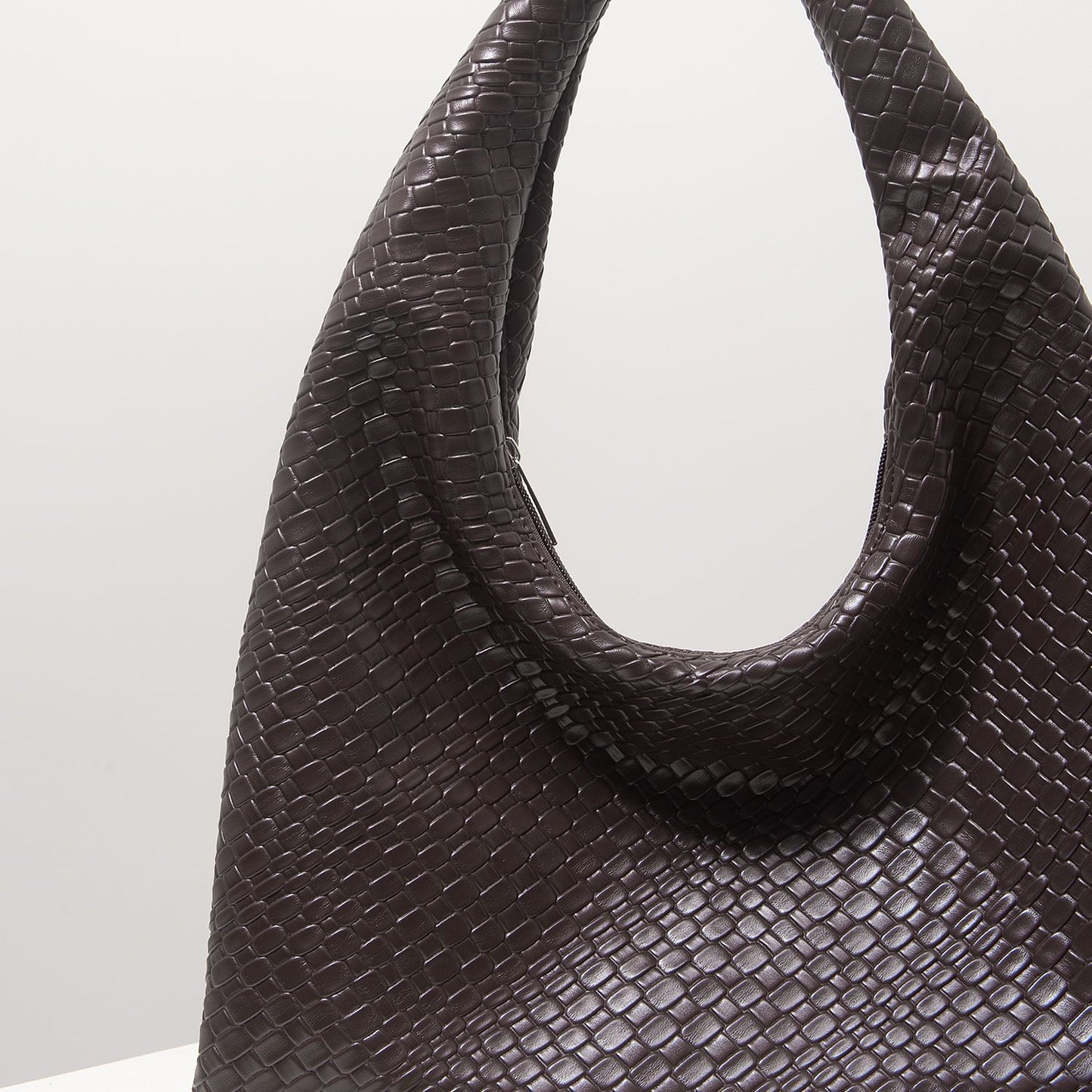 Vintage Faux Woven Leather Shoulder Bag, Women's Handbag, Large Capacity Tote Bag, Crescent Bag, Zipper Underarm Bag, Daily Commuter Bag (Random Pattern)