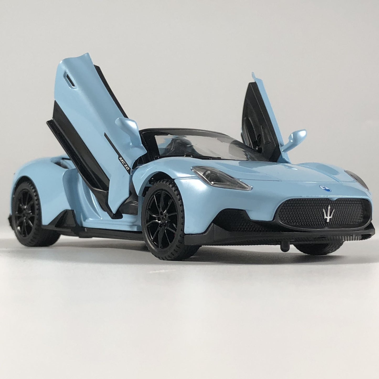 1:32 Maserati MC20 Supercar Alloy Diecast Model Car Boy’s High Simulation Miniature Holiday Present & Home Trendy Ornament Toys