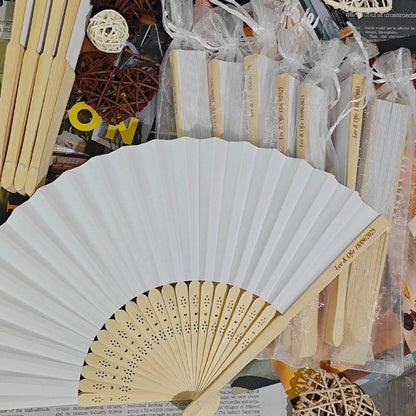 Personalized white paper Hand Fans with organza bag Custom Engraved Wedding Fans Party Favor Bridal Shower Accessory Guest Gifts