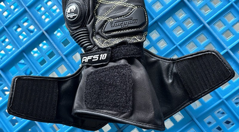 Luvas de Couro Genuíno para Motociclistas Masculinas Luvas de Motocross Corta-vento para Pilotagem ao Ar Livre Equipamento de Proteção para Motociclismo com Tela Sensível ao Toque