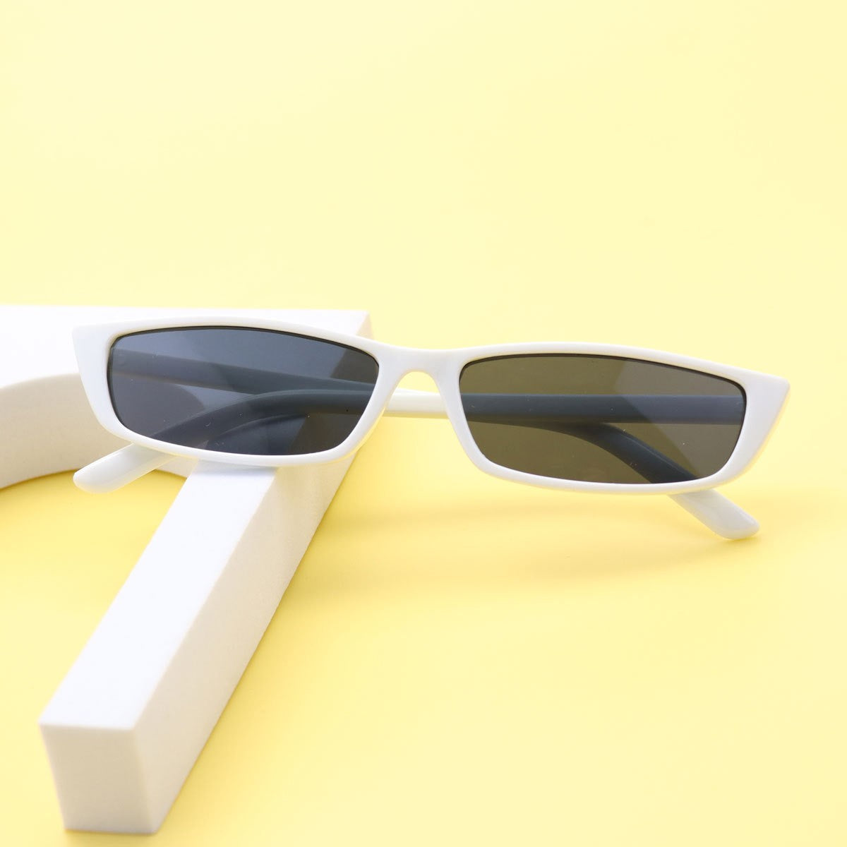 New Vintage Women Small Frame Sunglasses Small Oval Fashion Glasses Women's Summer Outdoor Leisure Sun Glasses UV400 Eyewear