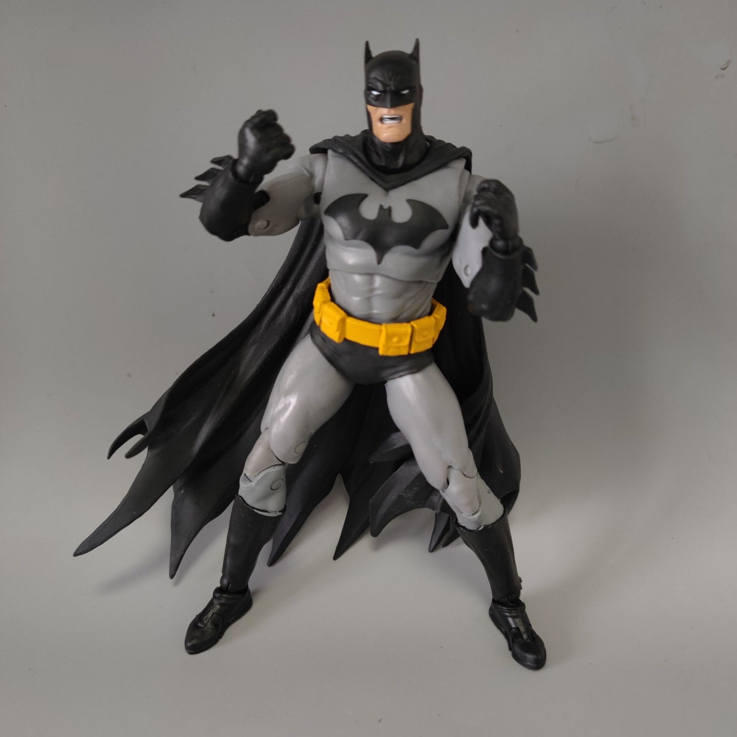 Multiverse Bat-Herói Dr.-Destino Atom Espantalho Silêncio Mulher-Maravilha Dourada 7" Boneco de Ação Solto