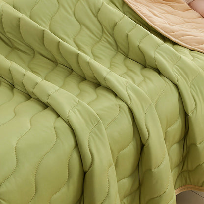 Cozy Floral Flannel Throw Blanket Soft Machine Washable All-Season Comfort with Cute Pink Strawberry Flower Design