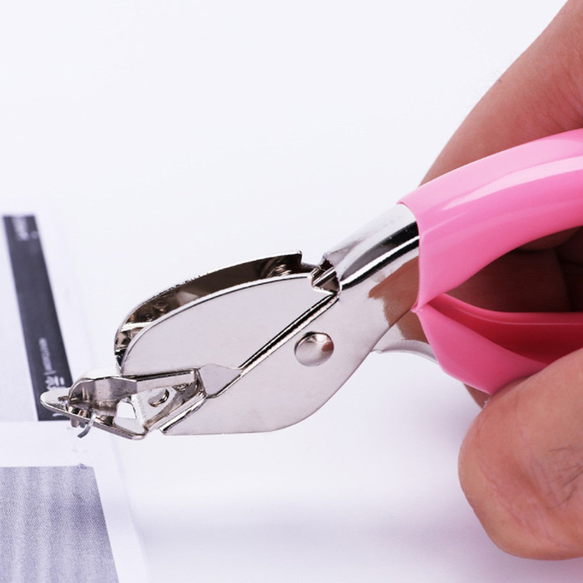 1PC Staple Removers Staple Pull Office Staple Removal Tool Hand-held Comfort and Energy Saving, no Damage to Paper, Office Suply