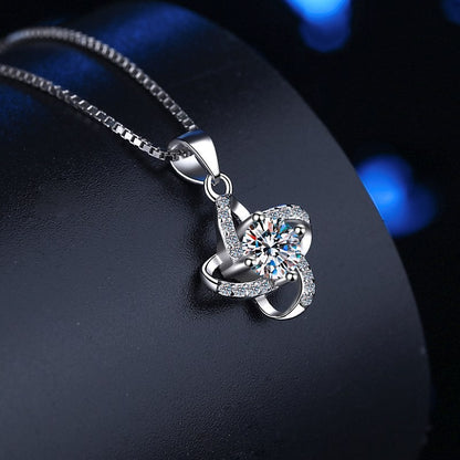18K white gold and platinum PT950 necklace women's fashionable and versatile four-leaf clover windmill pendant clavicle chain