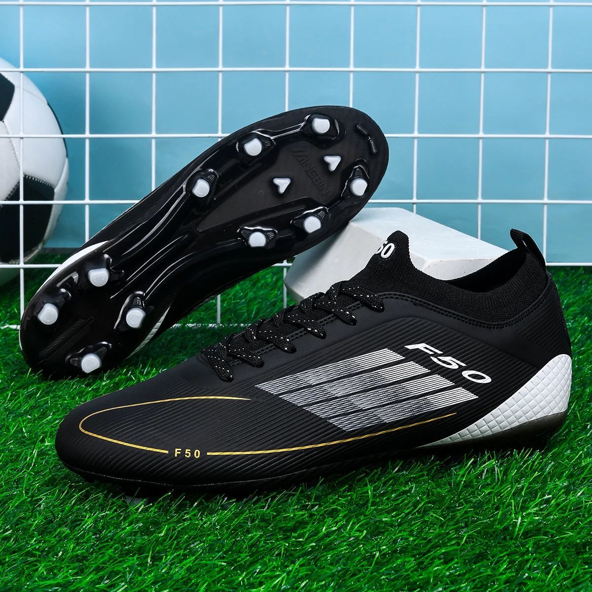 Men Professional Soccer Shoes Society Cleats Outdoor Football Shoes Society Cleats Grass Training Football Field Boots Sneaker