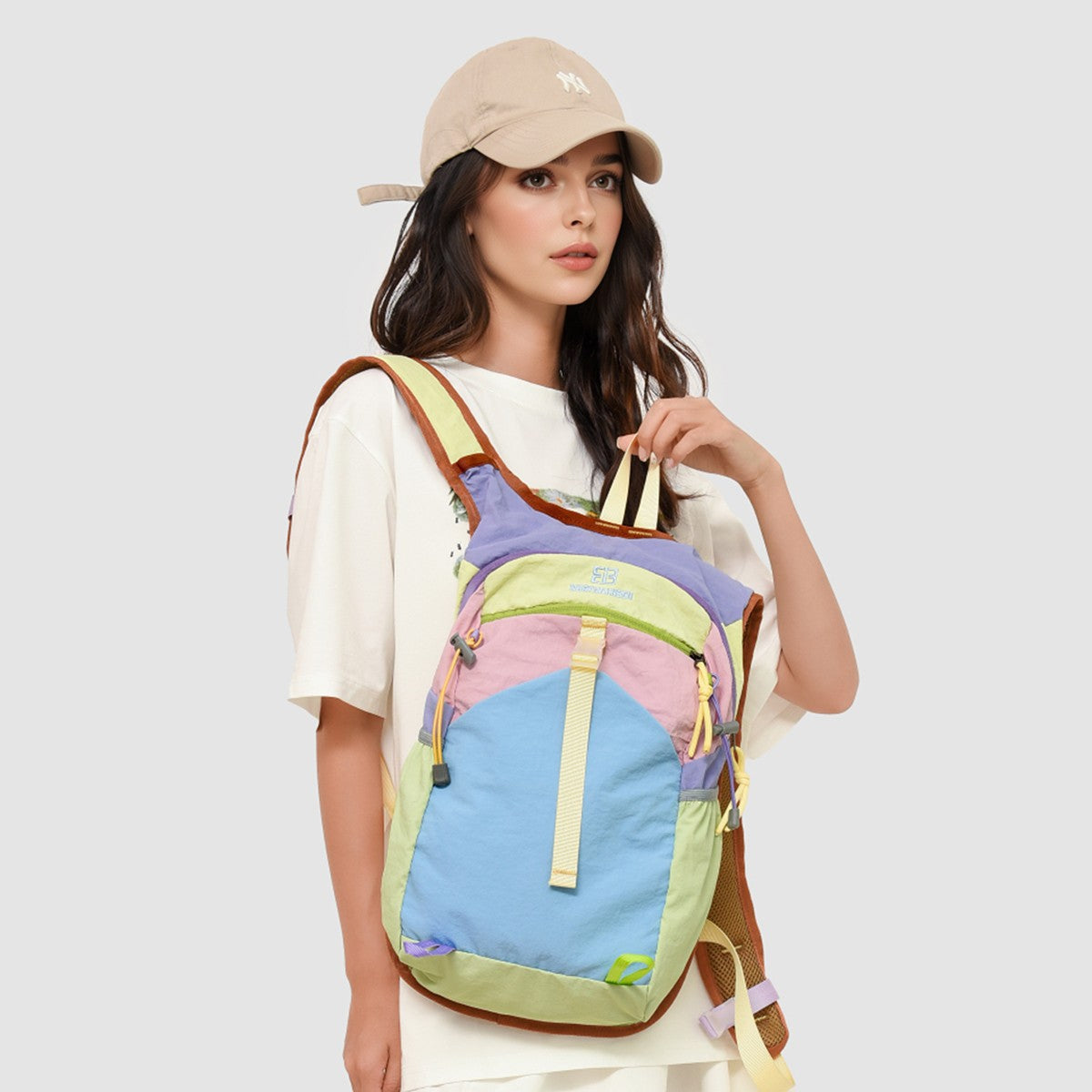 Outdoor Hiking and Mountaineering Bag, Lightweight Backpack, Foldableable Waterproof Travel Bag, Professional Flushing Bag, Skin Backpack, Female Mountain Climbing and Fishing Sports