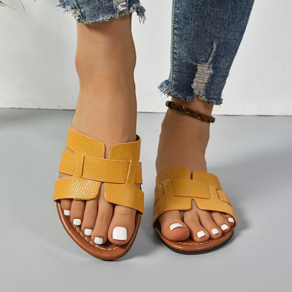 Ladies' Fashionable Casual Flat Sandals 2025 Versatile Outdoor Wear Flat Slippers for Wearing Outside Brand Design Slippers