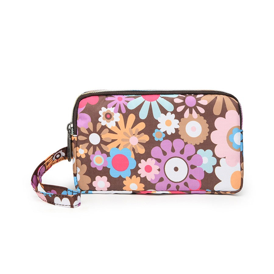 The fashionable lady's clutch and mobile phone bag are rich in floral patterns and elements, and the fabric is soft