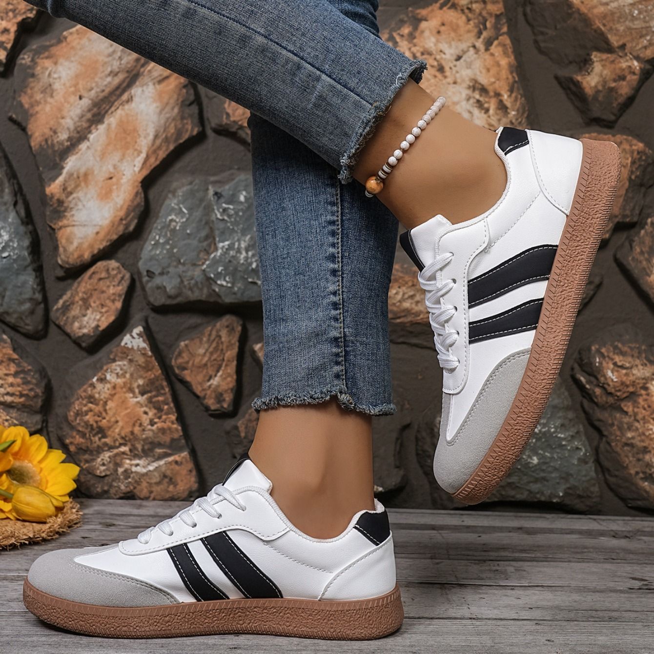 Fashion Casual Women's Sports Shoes Lace Up Vulcanize Flats Ladies Outdoor Walking Sneakers Women Comfortable Classical Shoes
