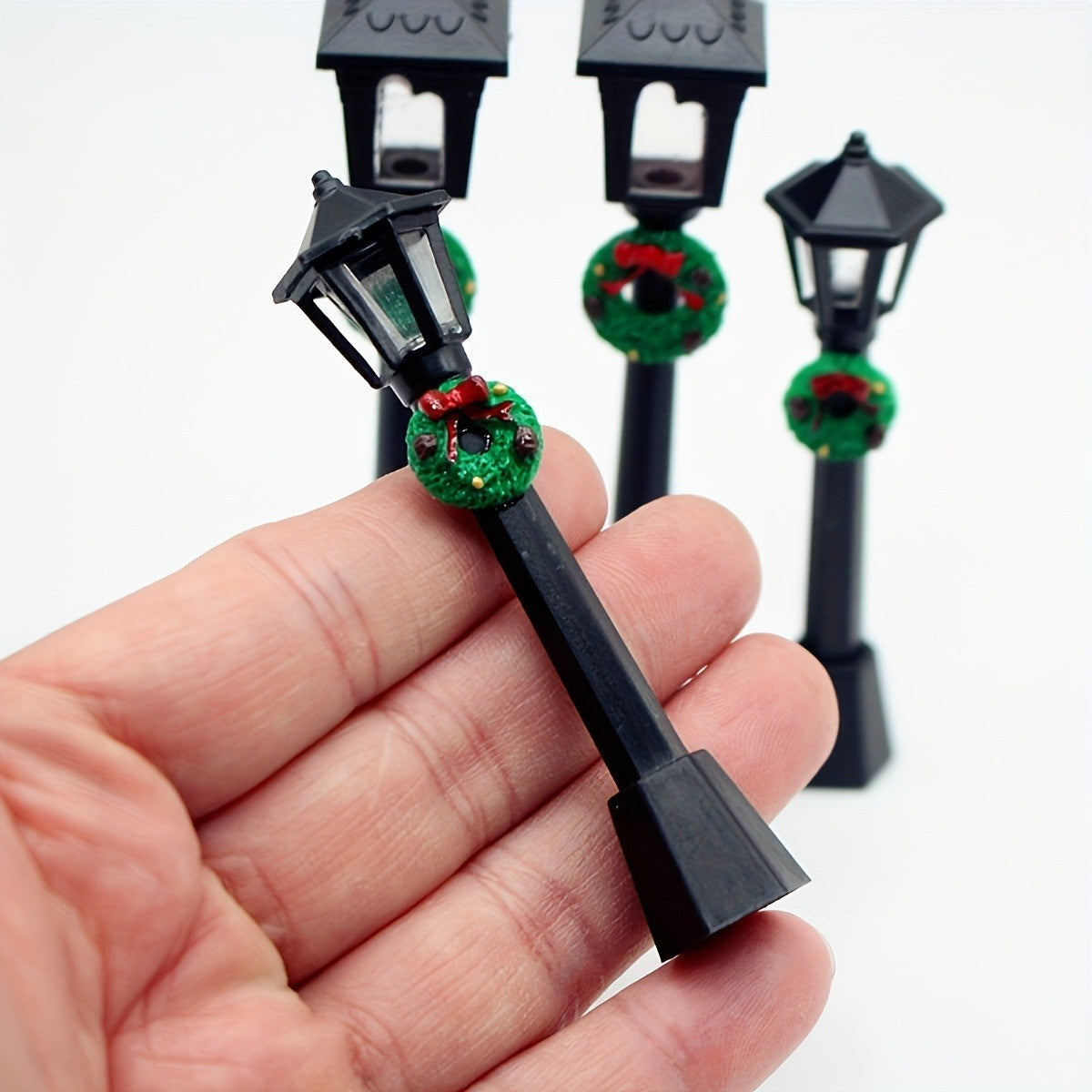 3pcs/5pcs mini Christmas street light ornaments, small plastic lantern decorations, no power supply required, suitable for dollh