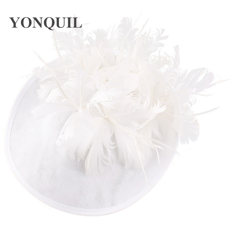 Bonés Cinzentos Millinery Com Acessórios de Tiara Imitação Sinamay Chapéu Derby de Coquetel Feminino Fascinadores de Cabelo de Noiva com Pena Chique