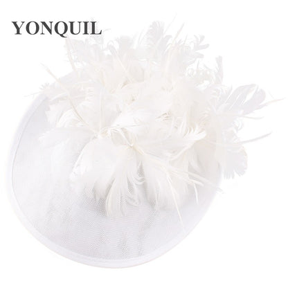 Bonés Cinzentos Millinery Com Acessórios de Tiara Imitação Sinamay Chapéu Derby de Coquetel Feminino Fascinadores de Cabelo de Noiva com Pena Chique