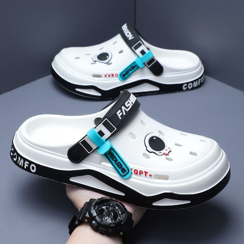 2025 NEW Men Clogs Slippers Fashion Hole Shoes Beach Sandals Indoor House Flats Shoes Lightweight Soft Bathroom Slides