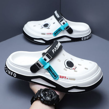 2025 NEW Men Clogs Slippers Fashion Hole Shoes Beach Sandals Indoor House Flats Shoes Lightweight Soft Bathroom Slides